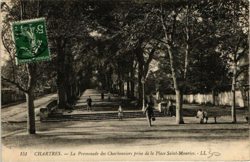 Carte postale ancienne Chartres-La Promenade des Charbonniers prise de la Place à Chartres