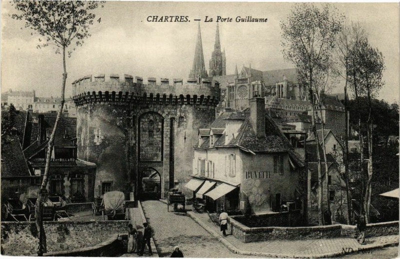 Carte postale ancienne Chartres-La Porte Guillaume à Chartres