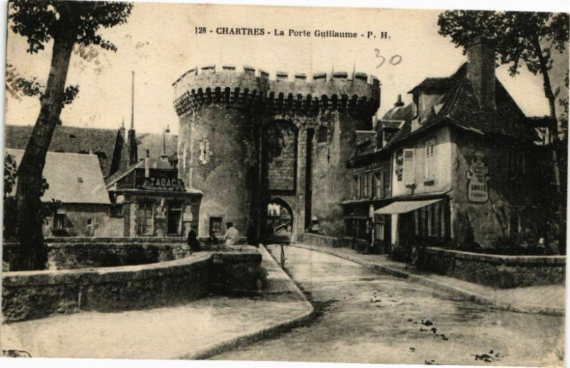 Carte postale ancienne Chartres-La Porte Guillaume à Chartres