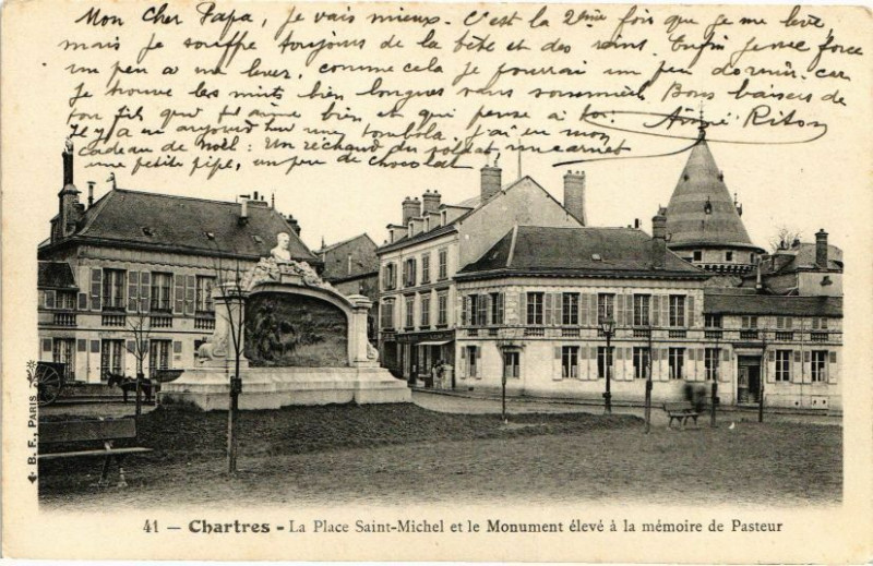 Carte postale ancienne Chartres-La Place St-Michel et le Monument élevé a la mémoire à Chartres