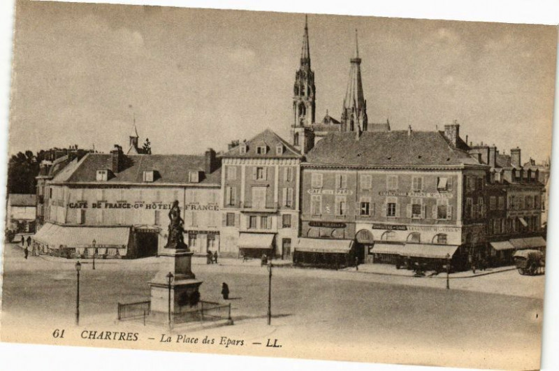 Carte postale ancienne Chartres-La Place des Epars à Chartres