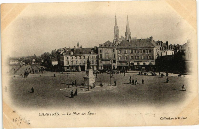 Carte postale ancienne Chartres-La Place des Epars à Chartres