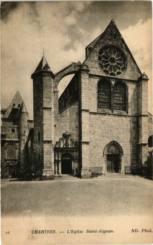 Carte postale ancienne Chartres-L'Eglise St-Aignan à Chartres