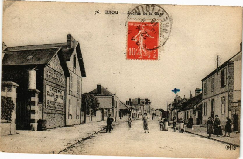 Carte postale ancienne Brou - Avenue de la Gare à Brou