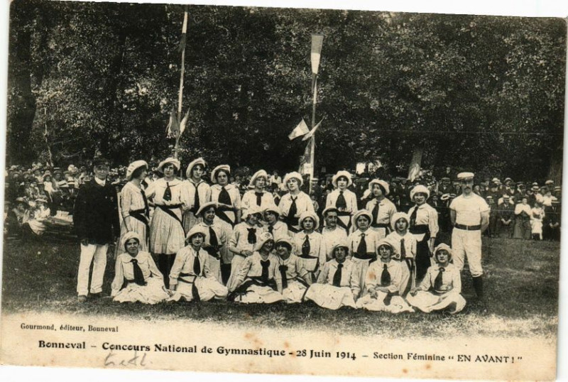 Carte postale ancienne Bonneval - Concours National de Gymnastique-Section Féminine à Bonneval