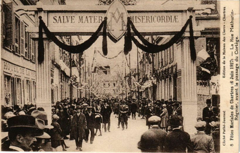 Carte postale ancienne Fetes Mariales de Chartres-La Rue Mathurin à Chartres