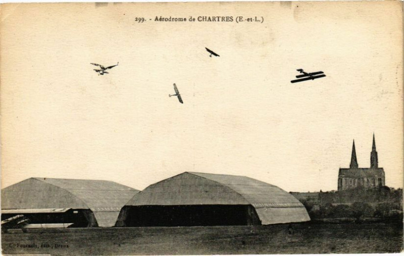 Carte postale ancienne Aérodrome de Chartres à Chartres