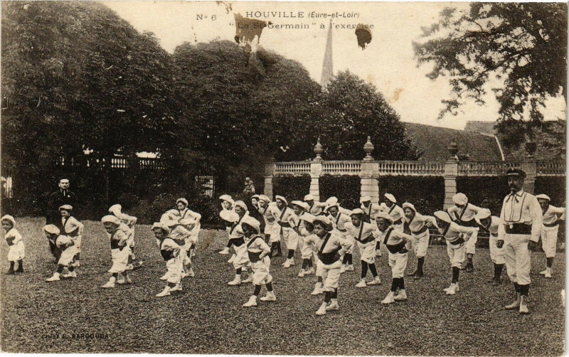 Carte postale ancienne Houville - Le Saint-Germain a l'exercice
