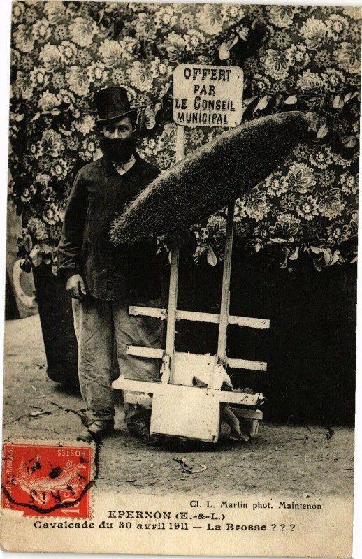 Carte postale ancienne Epernon - Cavalcade du 30 avril 1911 - La Brosse? à Épernon