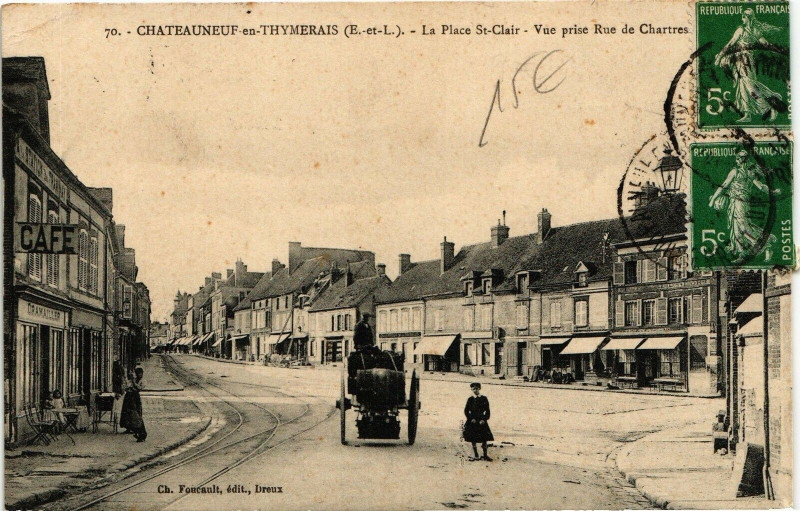 Carte postale ancienne Chateauneuf en Thymerais-La Place St-Clair à Châteauneuf-en-Thymerais