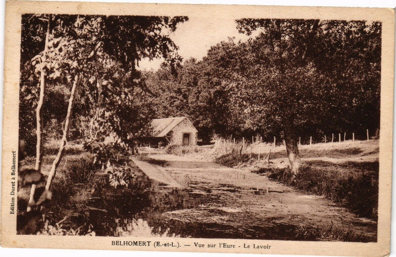 Carte postale ancienne Belhomert - Vue sur l'Eure - Le Lavoir