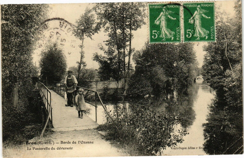 Carte postale ancienne Brou (E.-e-L.) - Bords de l'Ozanne - La Passerelle du déversoir à Brou