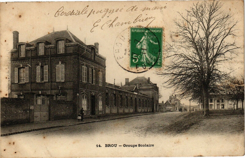 Carte postale ancienne Brou - Groupe Scolaire à Brou