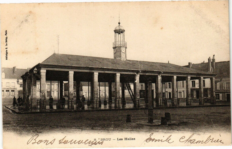 Carte postale ancienne Brou - Les Halles à Brou