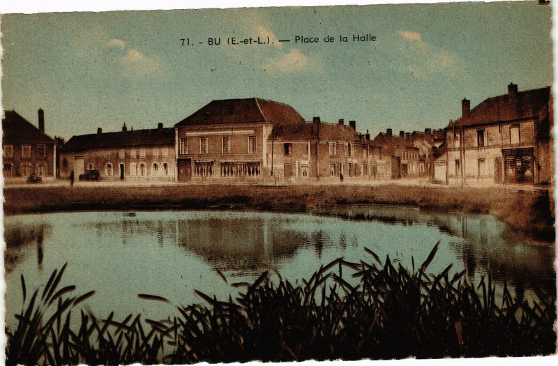 Carte postale ancienne Bu - Place de la Halle à Bû