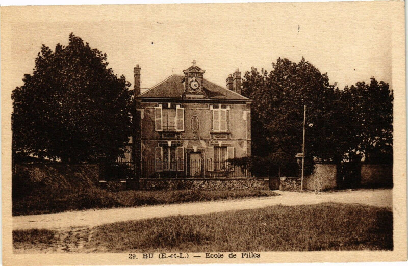 Carte postale ancienne Bu - Ecole de Filles à Bû