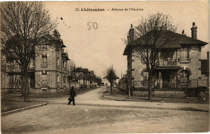Carte postale ancienne Chateaudun - Avenue de l'Hospice à Châteaudun