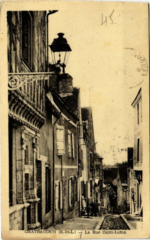 Carte postale ancienne Chateaudun - La Rue St-Lubin à Châteaudun