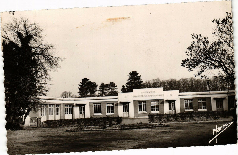 Carte postale ancienne Chateauneuf-en-Thymerais - L'Ecole des filles La Pajorter à Châteauneuf-en-Thymerais