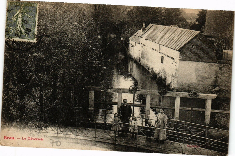 Carte postale ancienne Brou - Le Deversoir à Brou