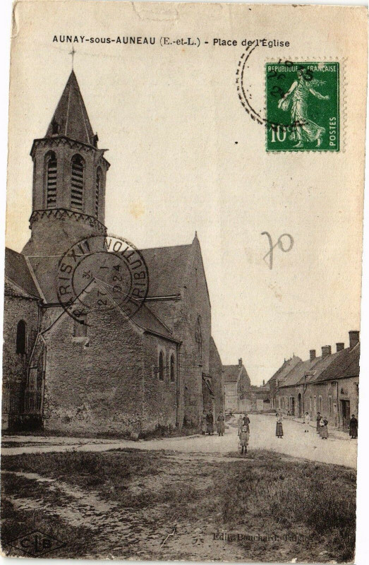 Carte postale ancienne Aunay-sous-Auneau - Place de l'Eglise à Aunay-sous-Auneau