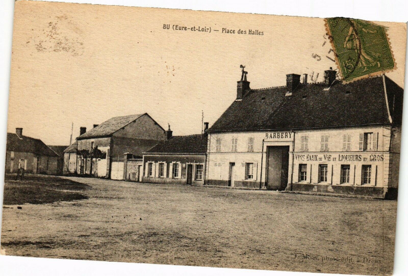 Carte postale ancienne Bu - Place des Halles à Bû