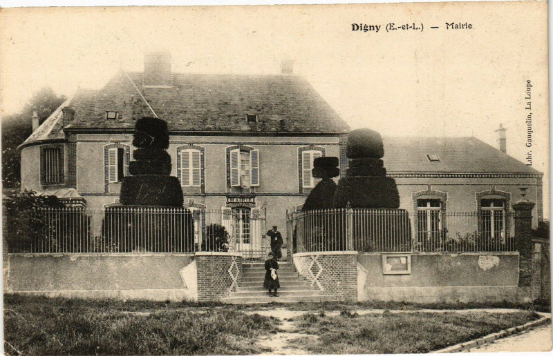 Carte postale ancienne Digny - Mairie à Digny