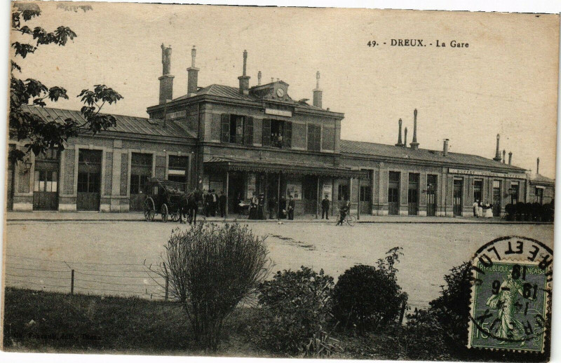Carte postale ancienne Dreux - La Gare à Dreux