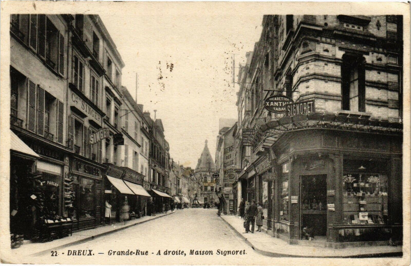 Carte postale ancienne Dreux - Grande-Rue - A droite Maison Signoret à Dreux