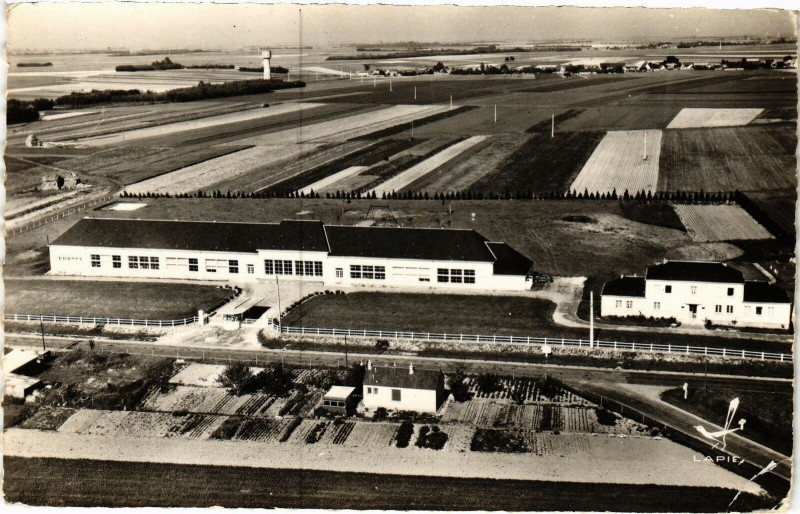 Carte postale ancienne En Avion Au-Dessus de .. Dammarie - Le Groupe Scolarie à Dammarie
