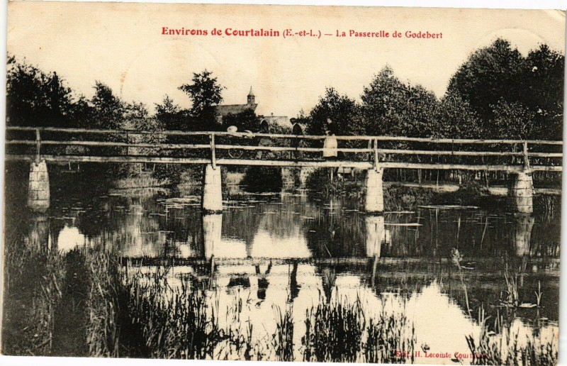 Carte postale ancienne Environs de Courtalain - La Passerelle de Godebert