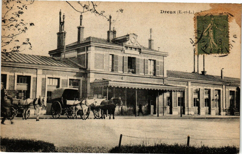 Carte postale ancienne Dreux - La Gare à Dreux
