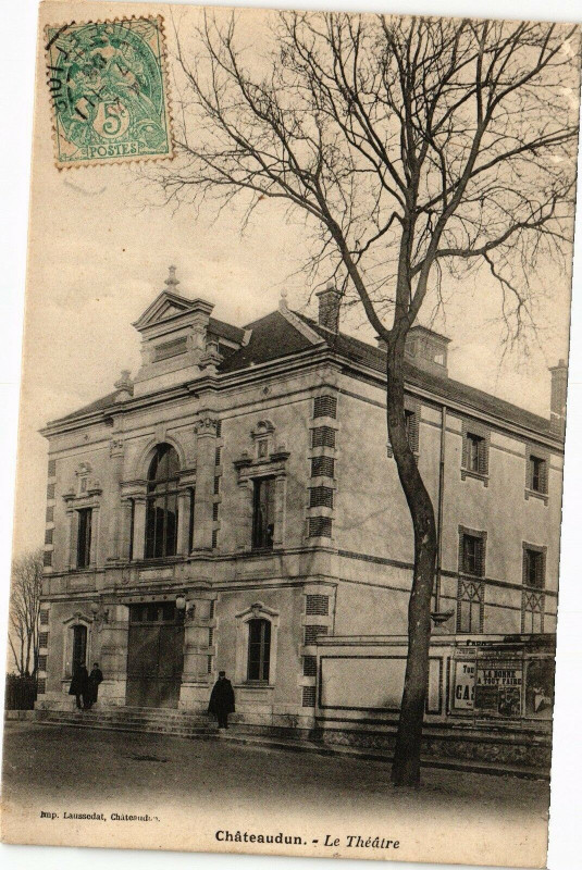 Carte postale ancienne Chateaudun-Le Théatre à Châteaudun
