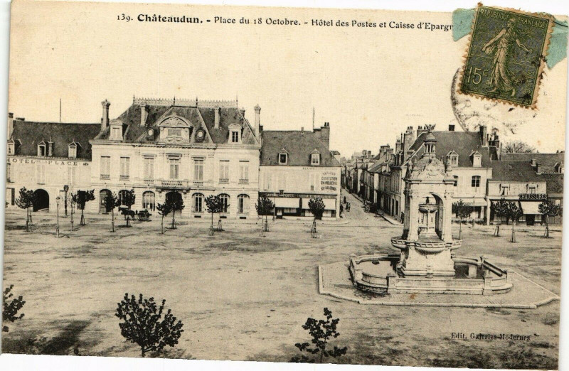 Carte postale ancienne Chateaudun-Hotel des Postes et Caisse d'Epargnon à Châteaudun