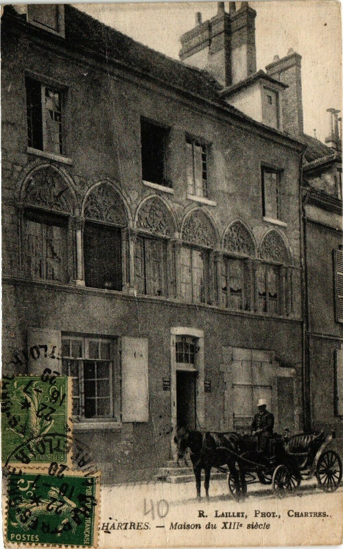 Carte postale ancienne Chartres-Maison du XIIIe siecle à Chartres