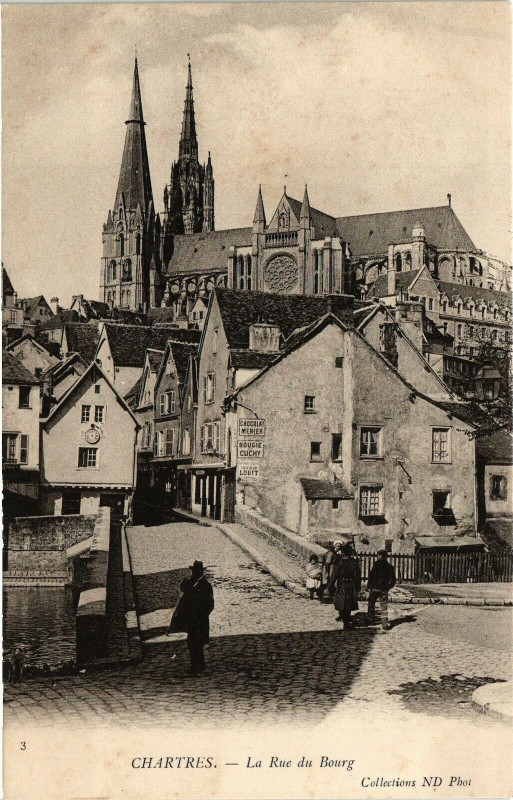 Carte postale ancienne Chartres-La Rue du Bourg à Chartres