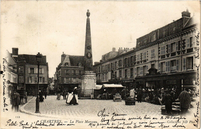 Carte postale ancienne Chartres-La Place Marceau à Chartres