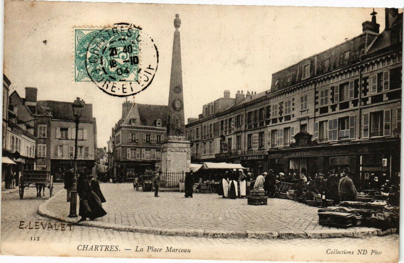 Carte postale ancienne Chartres-La Place Marceau à Chartres