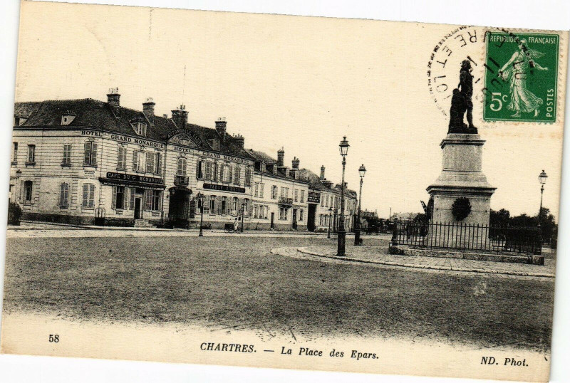 Carte postale ancienne Chartres-La Place des Epars à Chartres
