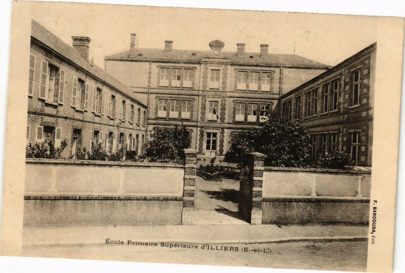 Carte postale ancienne Ecole Primaire Superieure d'Illiers