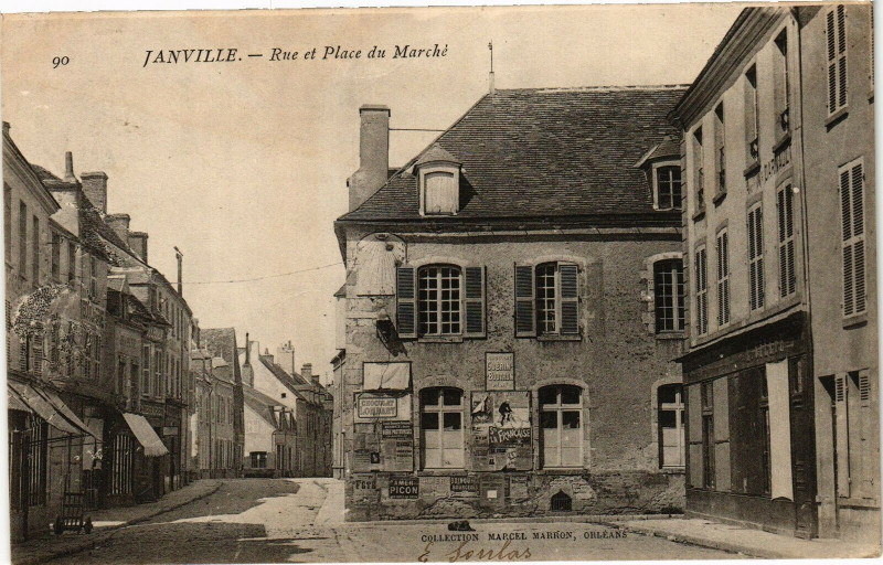 Carte postale ancienne Janville-Rue et Place du Marché