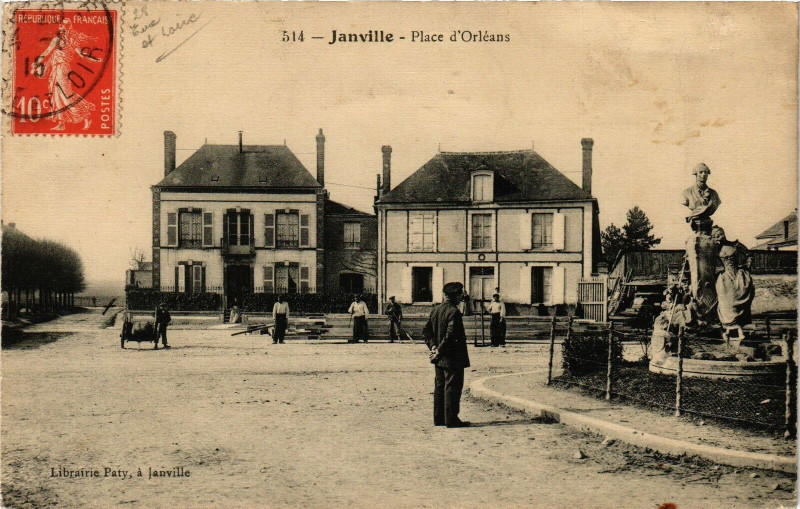 Carte postale ancienne Janville-Place d'Orleans