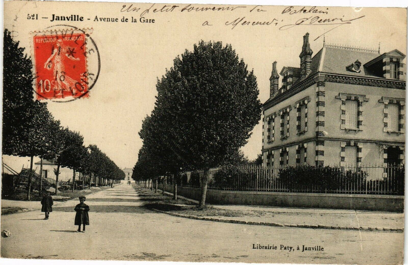 Carte postale ancienne Janville-Avenue de la Gare