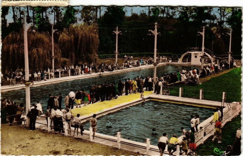 Carte postale ancienne Illiers-Stade Nautique Arsene Mallet