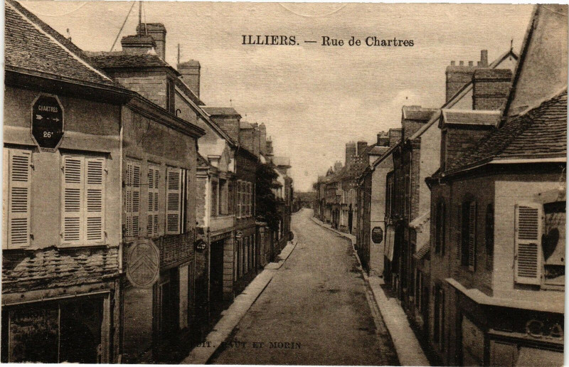 Carte postale ancienne Illiers-Rue de Chartres à Chartres