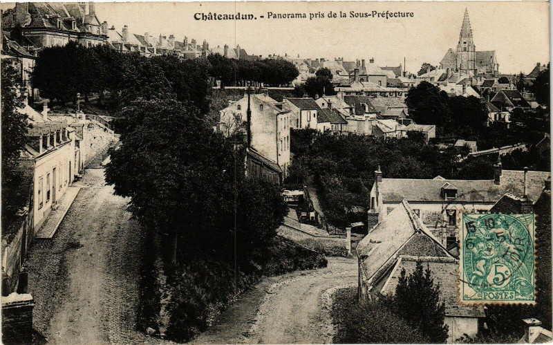 Carte postale ancienne Chateaudun - Panorama pris de la Sous-Préfecture à Châteaudun