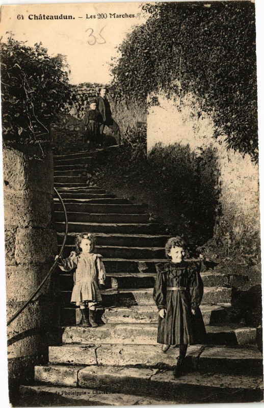 Carte postale ancienne Chateaudun - Les 200 Marches à Châteaudun