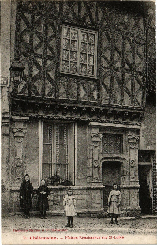 Carte postale ancienne Chateaudun - Maison Reneissance rue St-Lubin à Châteaudun
