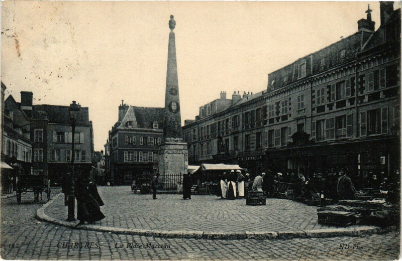 Carte postale ancienne Chartres - La Place Marceau à Chartres