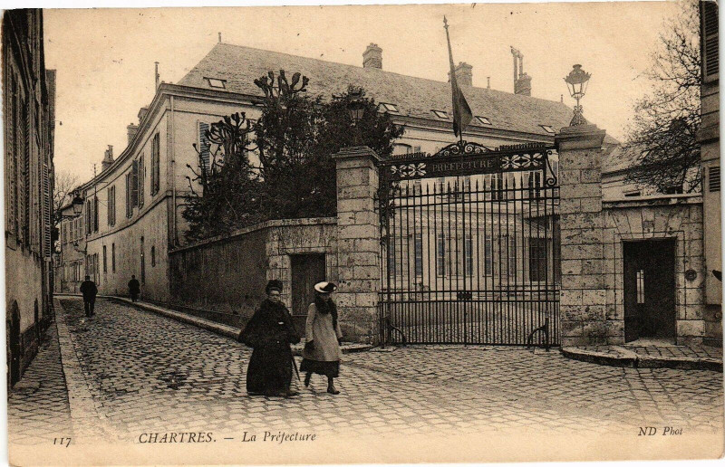 Carte postale ancienne Chartres - La Préfecture à Chartres
